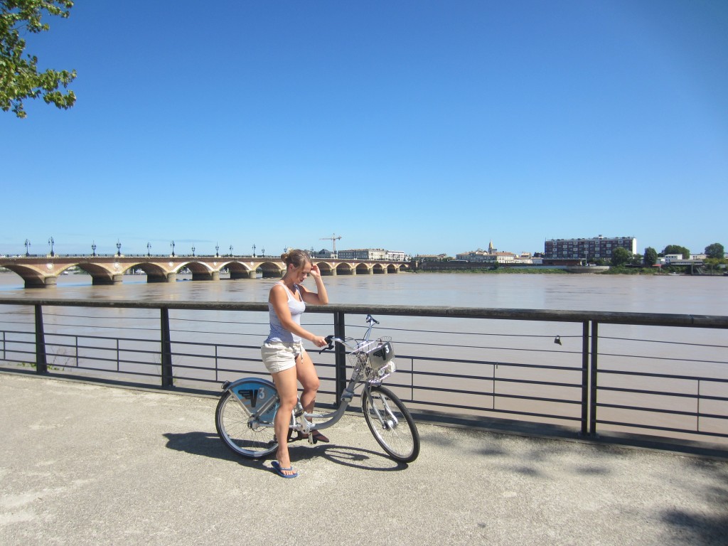 cycling around bordeaux bike hire