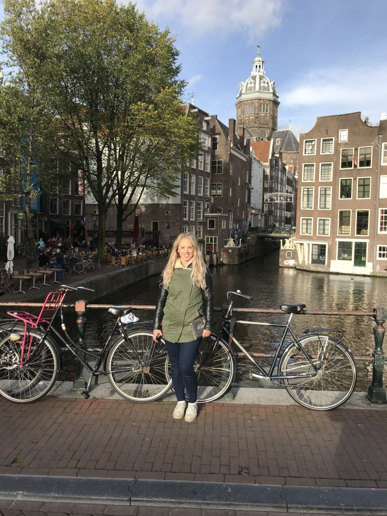amsterdam river pic tourist