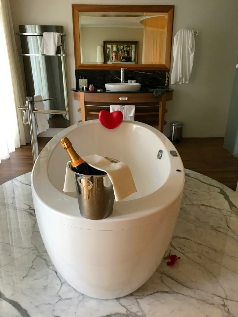 open bath tub hotel des balances switzlerand luzern