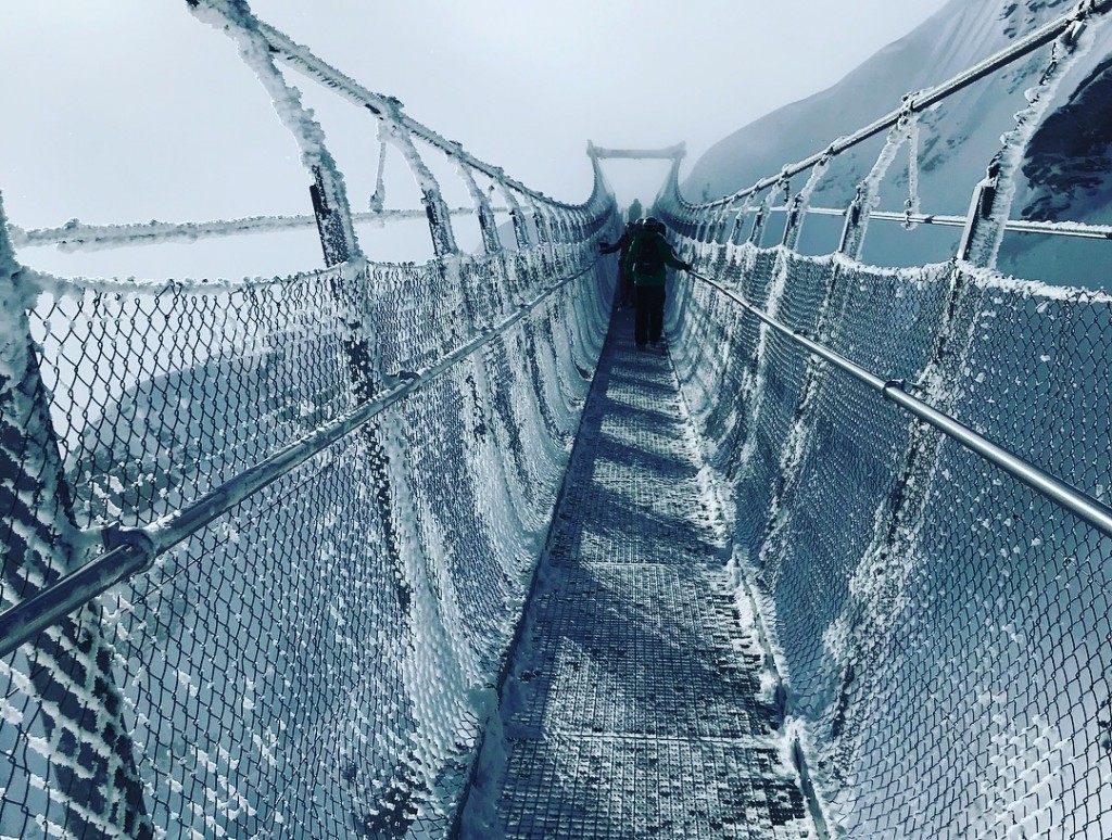 mount titlis engelberg cliff walk bridge in sky