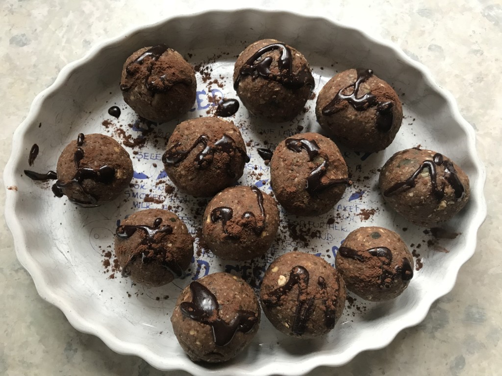 protein energy balls chocolate, ginger, cinnamon, date, walnut