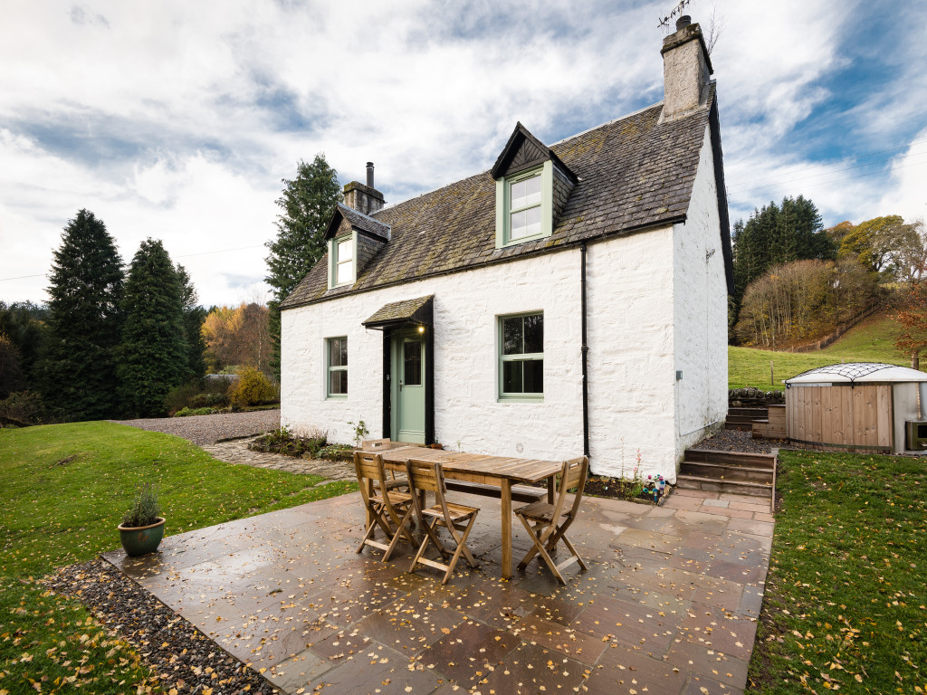 Laigh of Cloichfoldich - Strathtay, Pitlochry, Perthshire Scotland holiday cottage dog friendly dogs allowed
