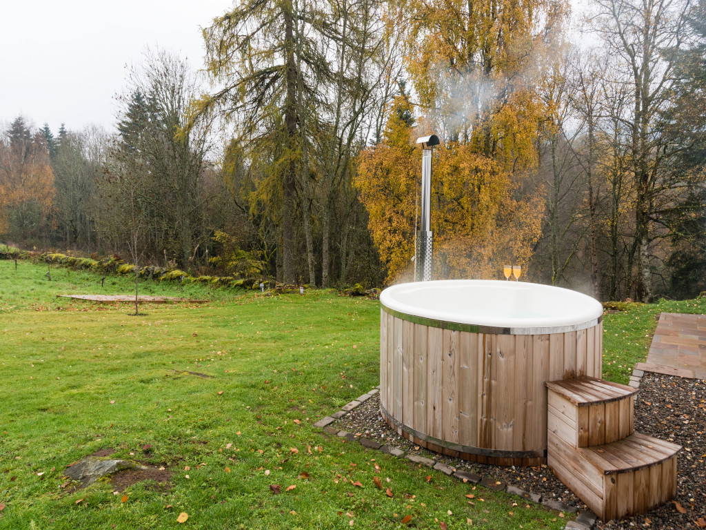 Laigh of Cloichfoldich - Strathtay, Pitlochry, Perthshire Scotland holiday cottage with hot tub outdoor