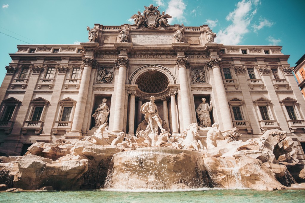 trevi fountain rome pictures blue skies