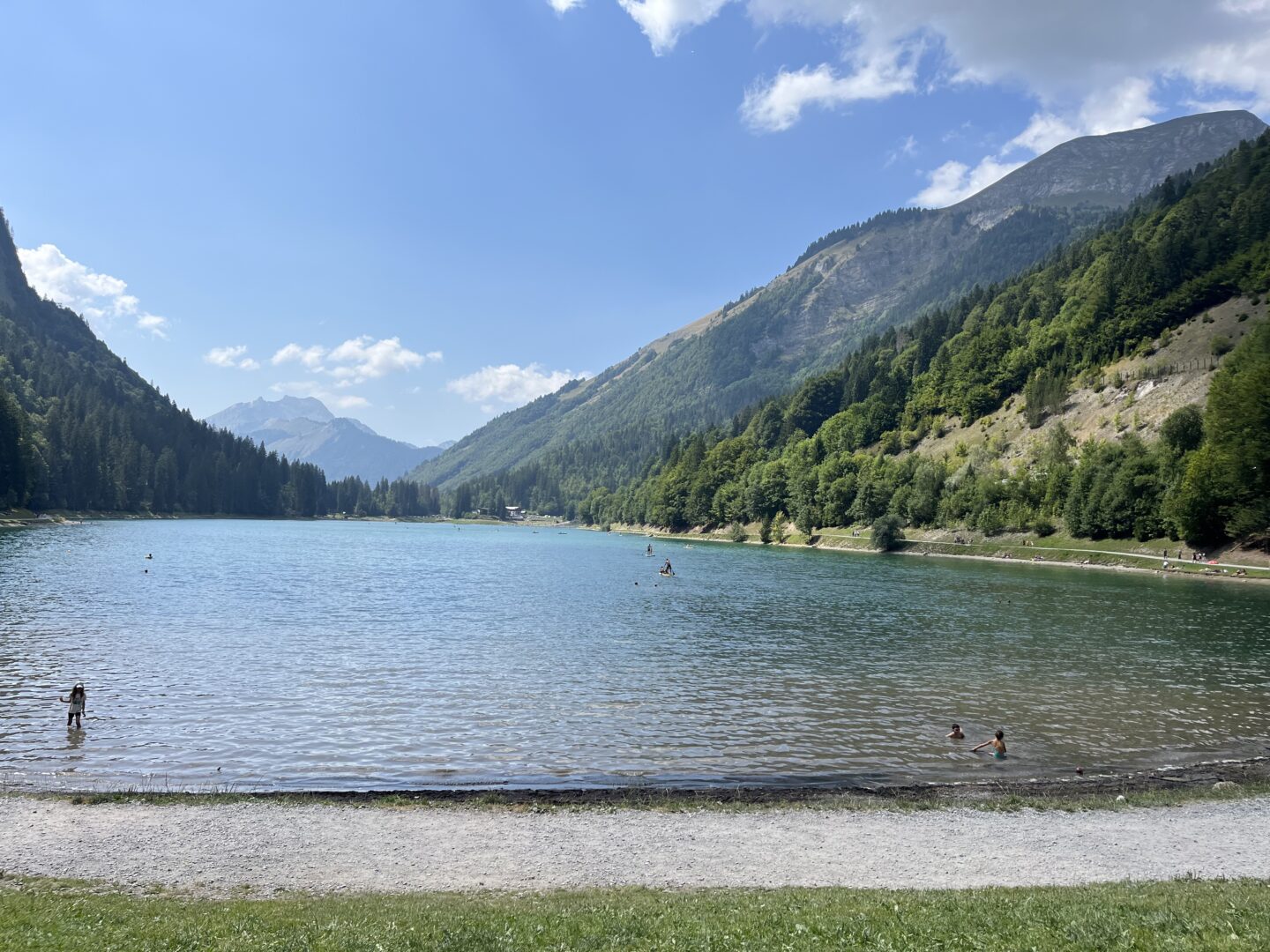 lac du montriond morzine